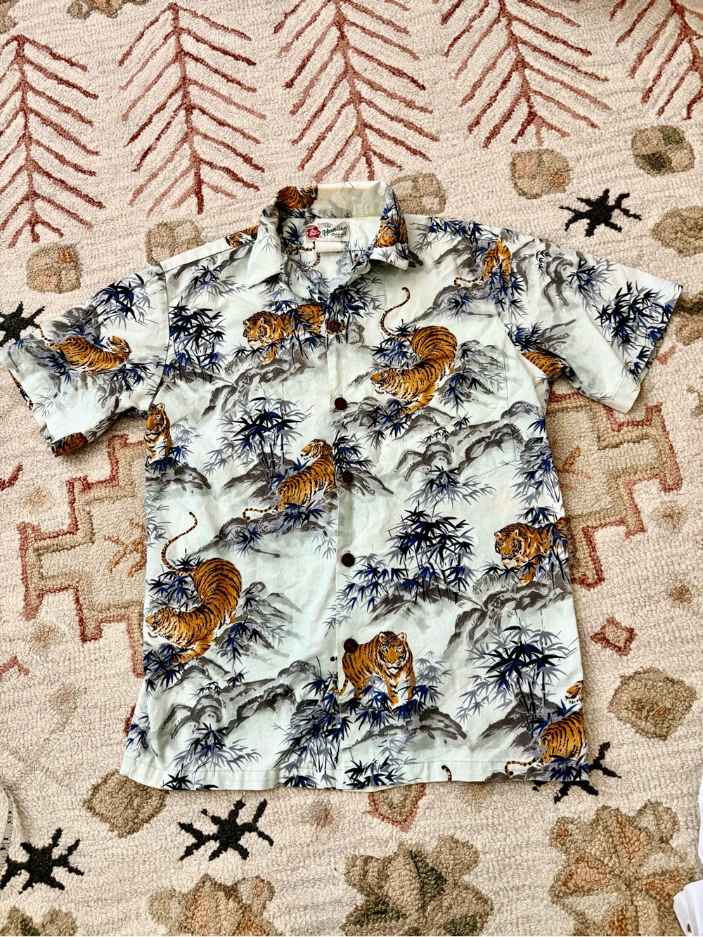 Vintage Hawaiian tiger button-down shirt, small